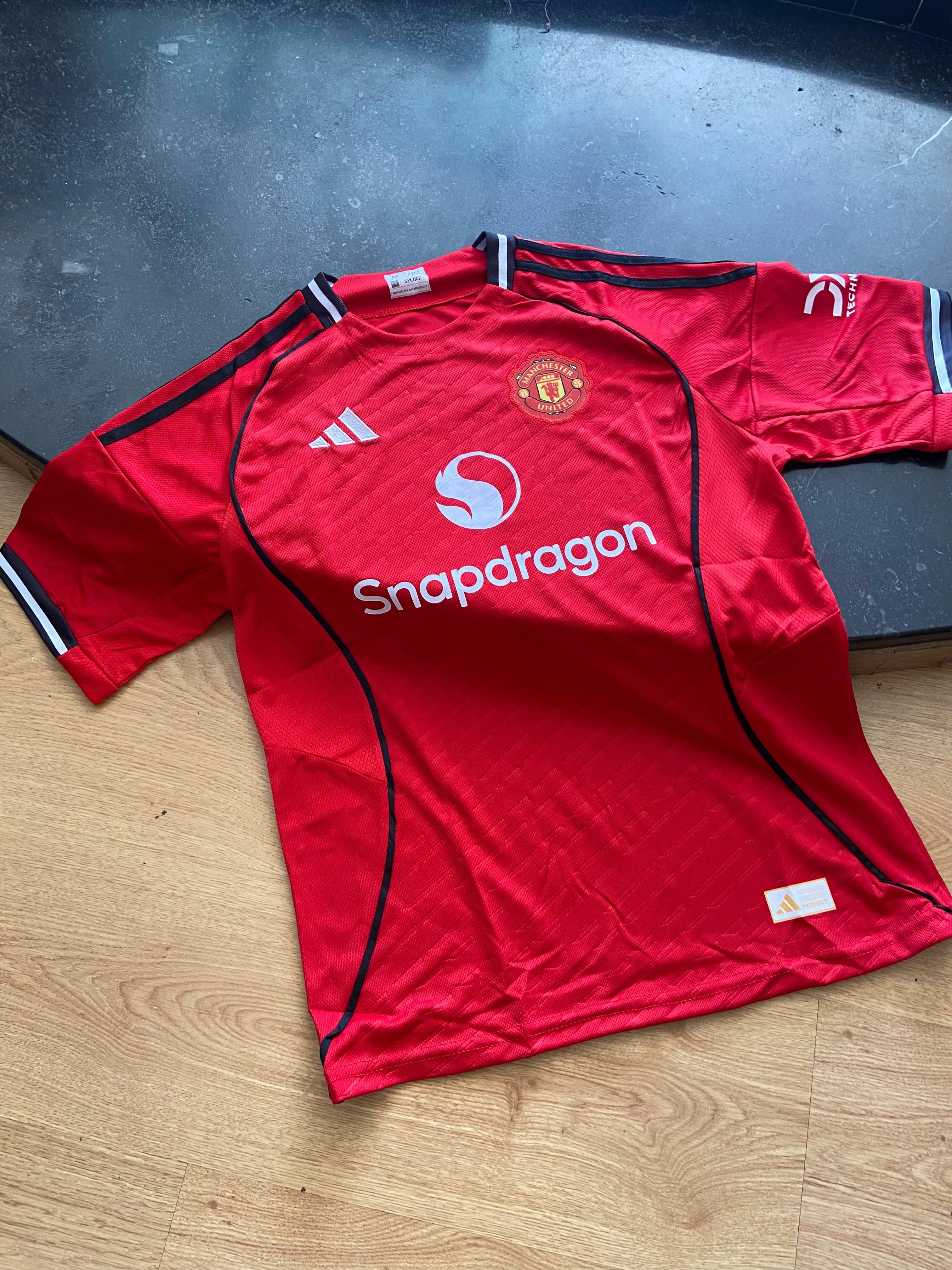 mazraoui Man United  2025/2026